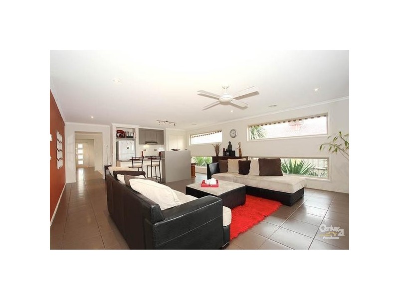 25 Diamond Parade, Skye VIC 3977