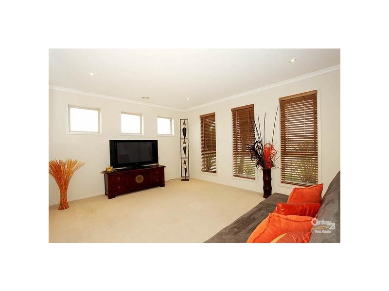 25 Diamond Parade, Skye VIC 3977