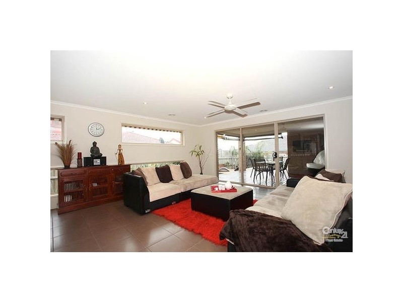 25 Diamond Parade, Skye VIC 3977