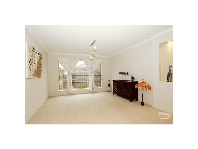 25 Diamond Parade, Skye VIC 3977