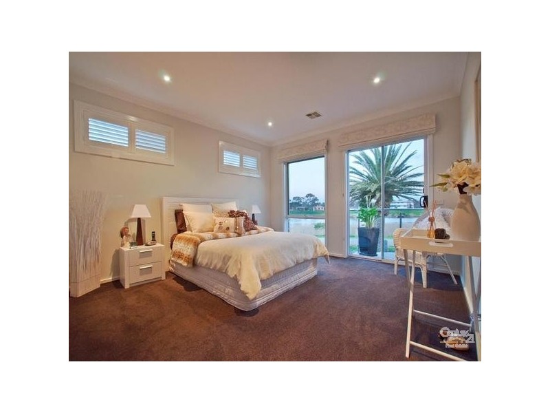28 Riverside West, Patterson Lakes VIC 3197