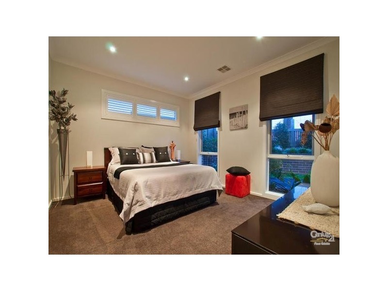 28 Riverside West, Patterson Lakes VIC 3197