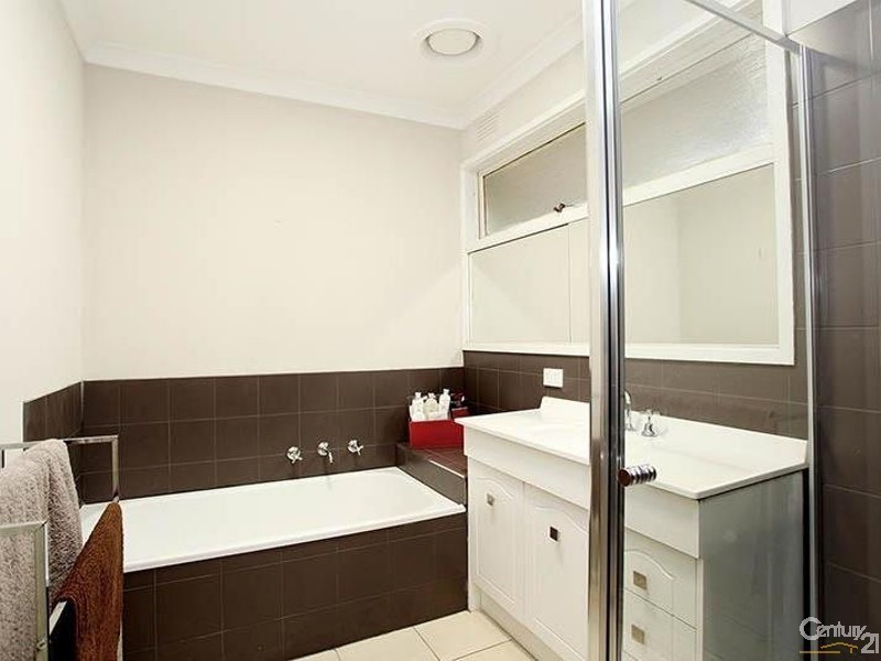 18 Elisdon Drive, Seaford VIC 3198