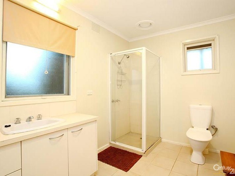18 Elisdon Drive, Seaford VIC 3198