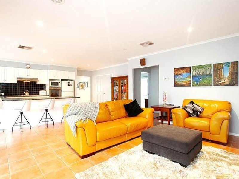 6 Flynn Terrace, Sandhurst VIC 3977