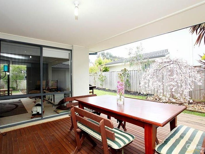 6 Flynn Terrace, Sandhurst VIC 3977