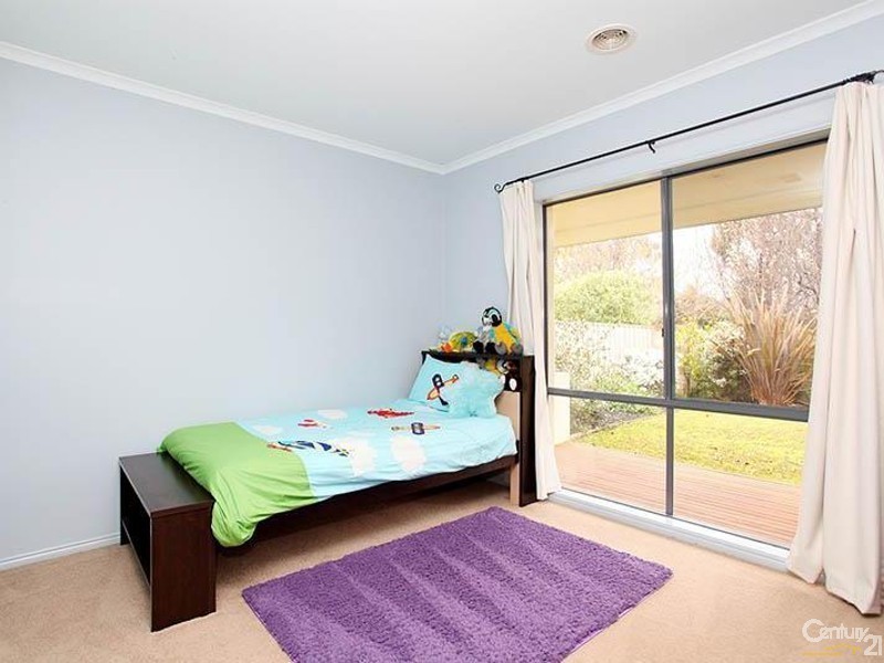 6 Flynn Terrace, Sandhurst VIC 3977