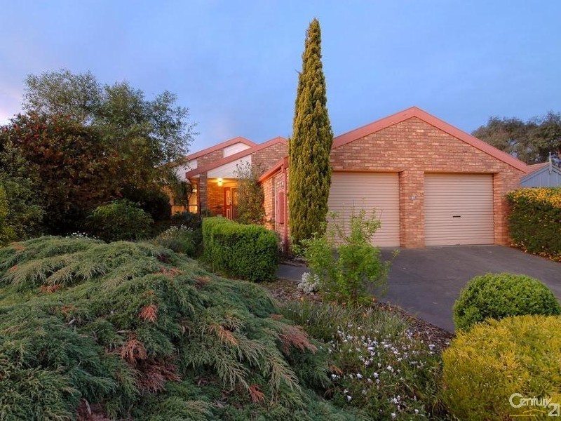37 Hillview Drive, Carrum Downs VIC 3201