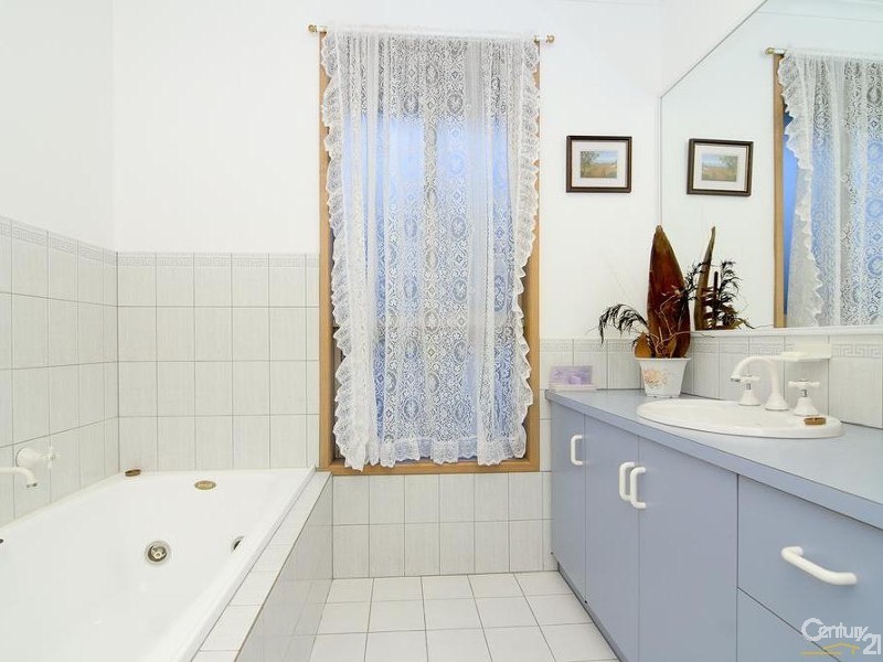 37 Hillview Drive, Carrum Downs VIC 3201