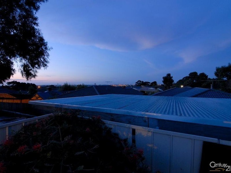37 Hillview Drive, Carrum Downs VIC 3201