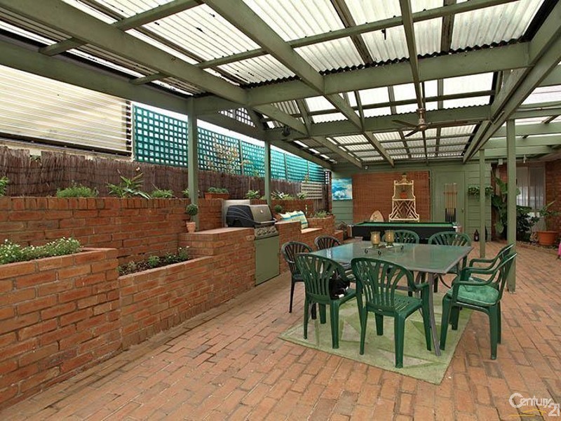 8 Beachcomber Crt, Patterson Lakes VIC 3197