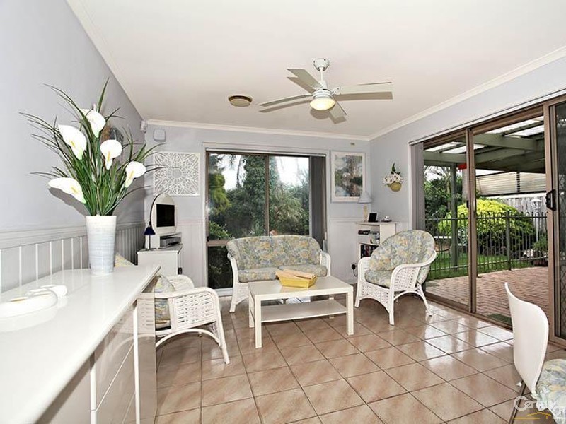 8 Beachcomber Crt, Patterson Lakes VIC 3197