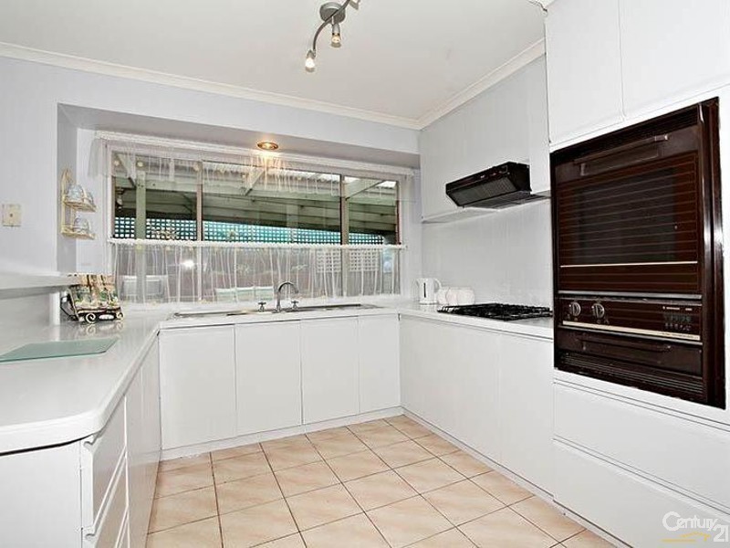 8 Beachcomber Crt, Patterson Lakes VIC 3197
