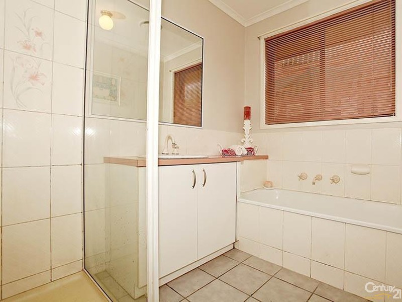 8 Beachcomber Crt, Patterson Lakes VIC 3197