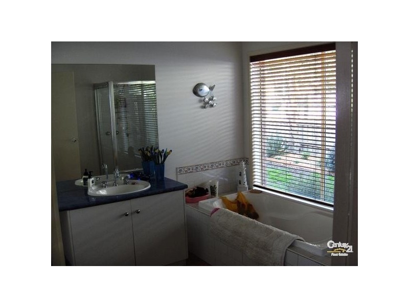 8 The Sands, Aspendale Gardens VIC 3195