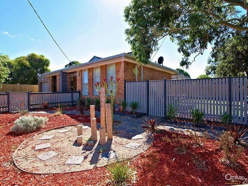 2 Holroyd, Seaford VIC 3198