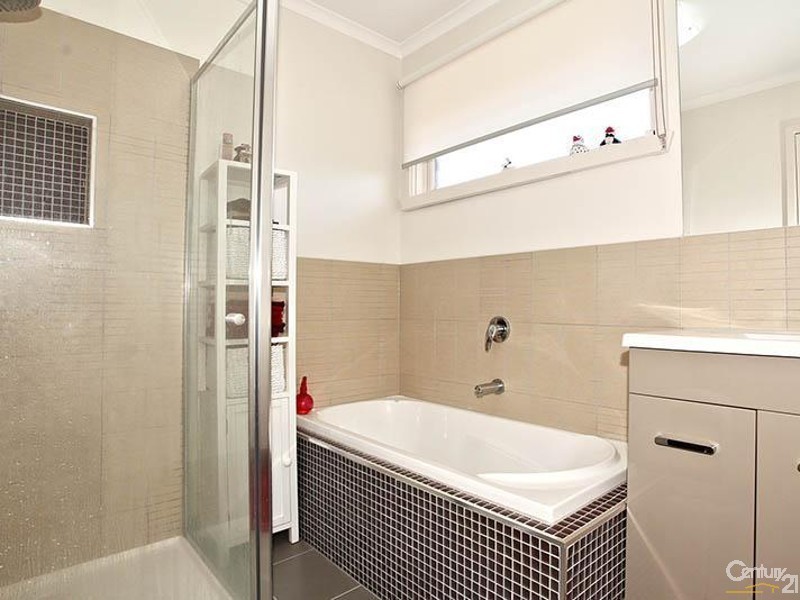 2 Holroyd, Seaford VIC 3198