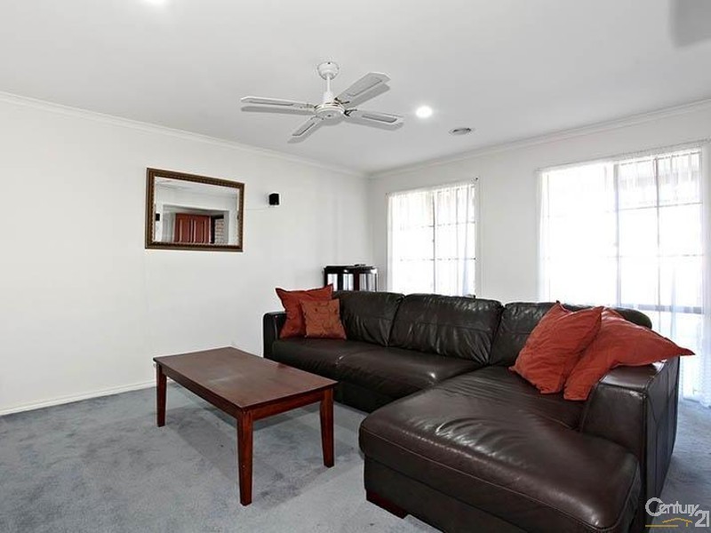 15 Chardonnay Dve, Skye VIC 3977