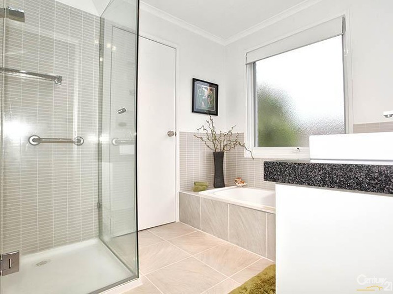 2 The Boulevard, Patterson Lakes VIC 3197