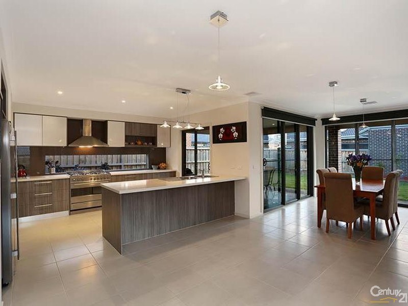 94 Sandarra Blvd, Sandhurst VIC 3977