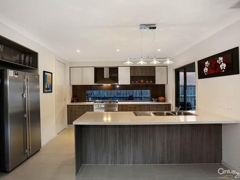 94 Sandarra Blvd, Sandhurst VIC 3977