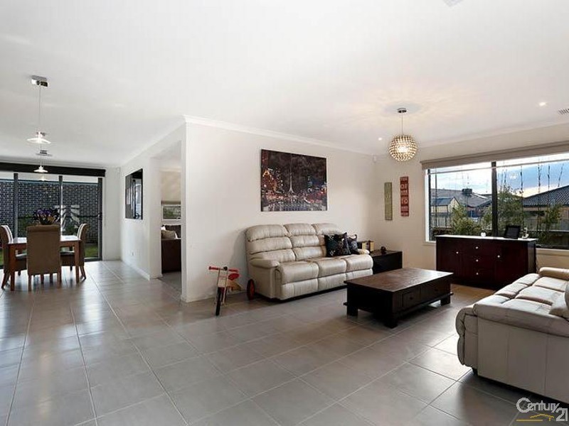 94 Sandarra Blvd, Sandhurst VIC 3977