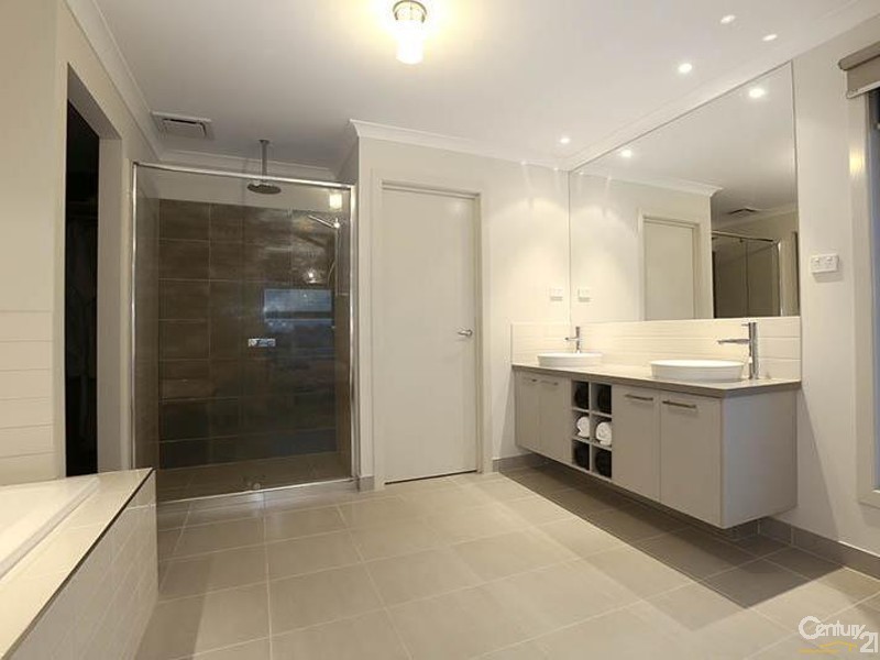 94 Sandarra Blvd, Sandhurst VIC 3977