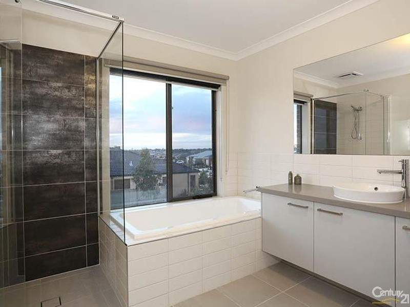 94 Sandarra Blvd, Sandhurst VIC 3977