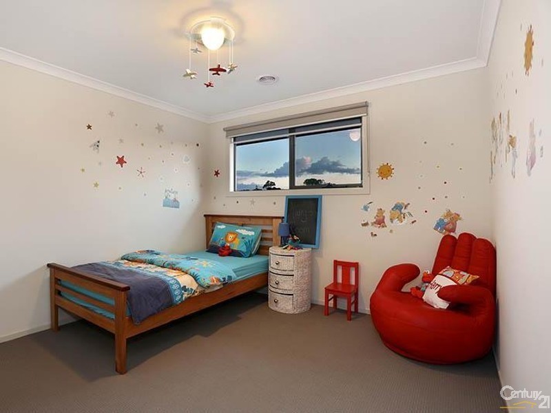 94 Sandarra Blvd, Sandhurst VIC 3977