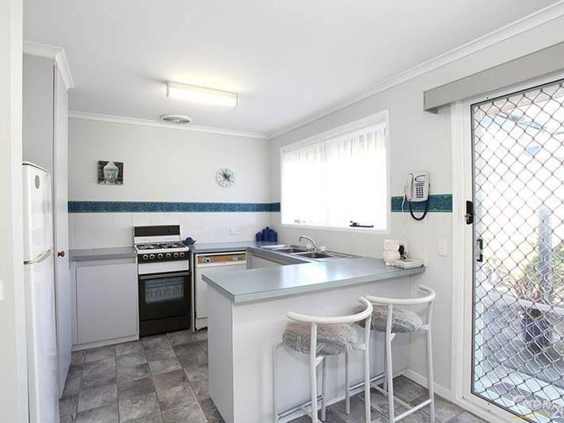 4 Parkside Blvd, Carrum VIC 3197