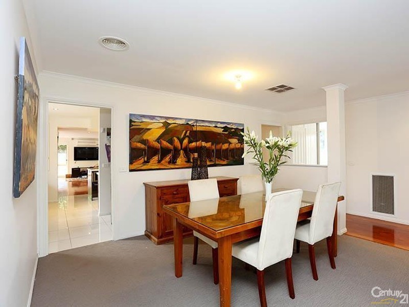 73 Harbour Dve, Patterson Lakes VIC 3197