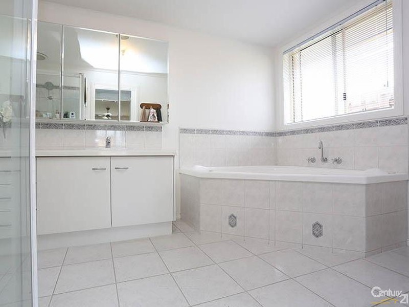 73 Harbour Dve, Patterson Lakes VIC 3197