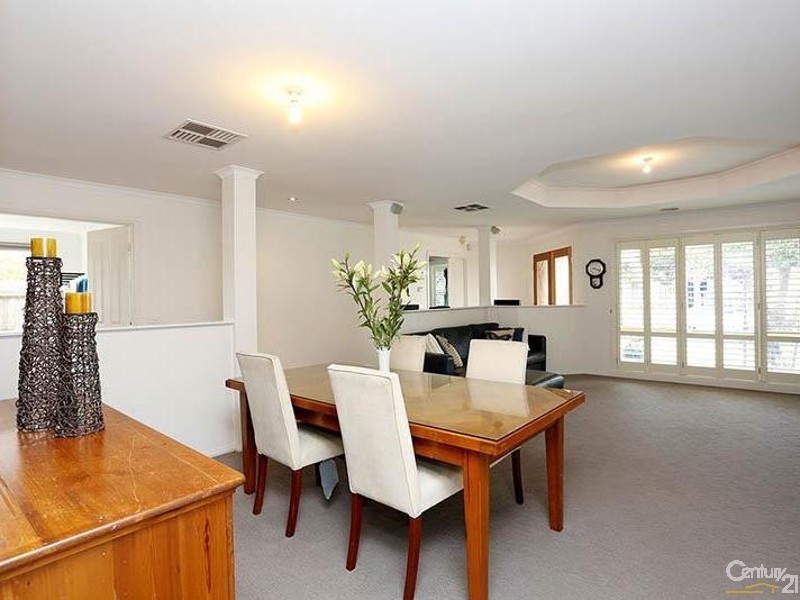 73 Harbour Dve, Patterson Lakes VIC 3197