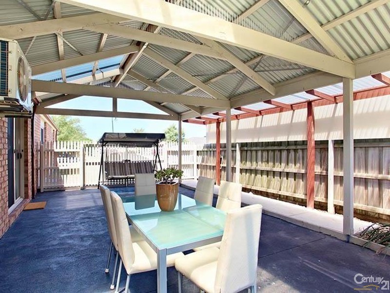 8 Degas Crt, Skye VIC 3977