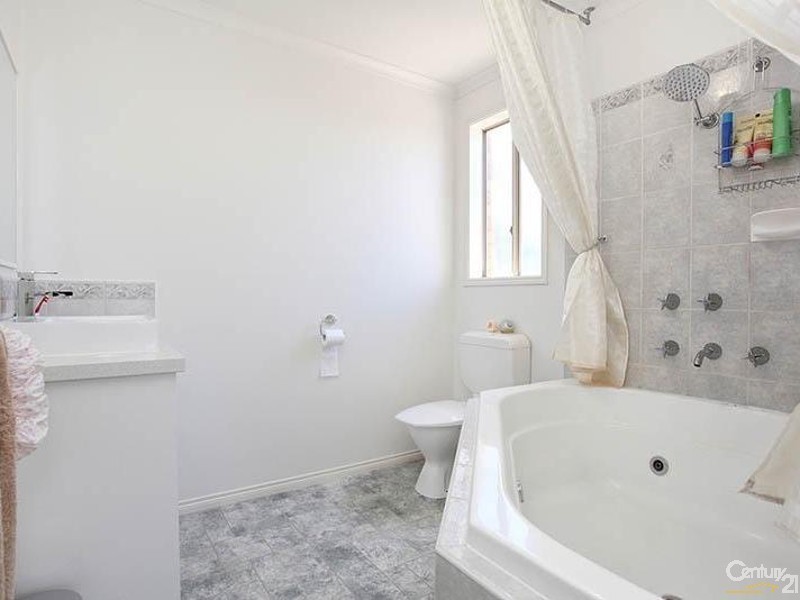 8 Degas Crt, Skye VIC 3977