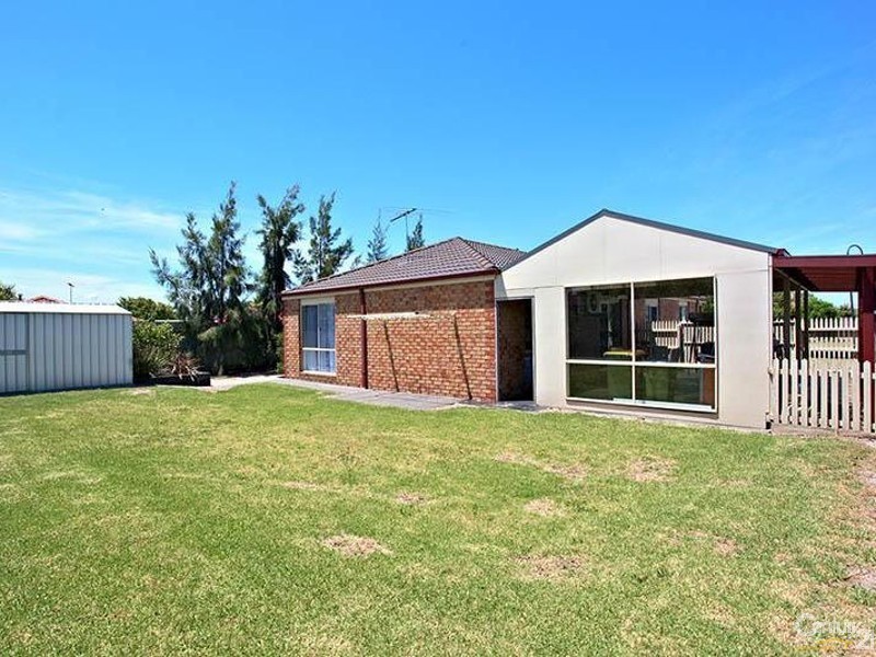 8 Degas Crt, Skye VIC 3977