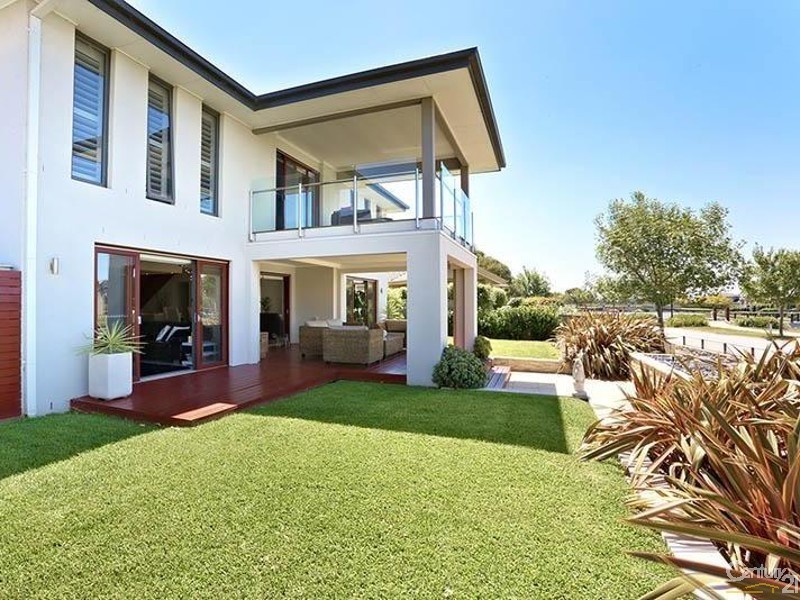 2 Mashie Terrace, Sandhurst VIC 3977