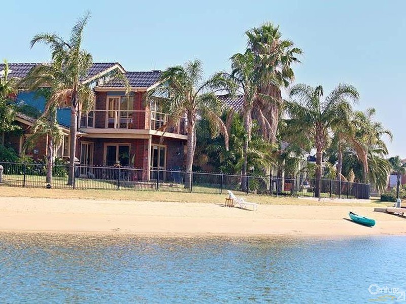 8 Cocos Court, Patterson Lakes VIC 3197