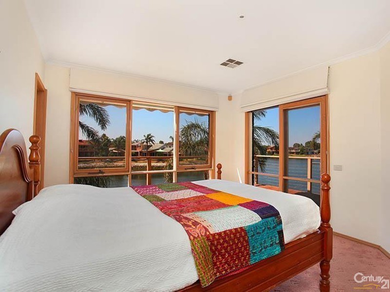 8 Cocos Court, Patterson Lakes VIC 3197