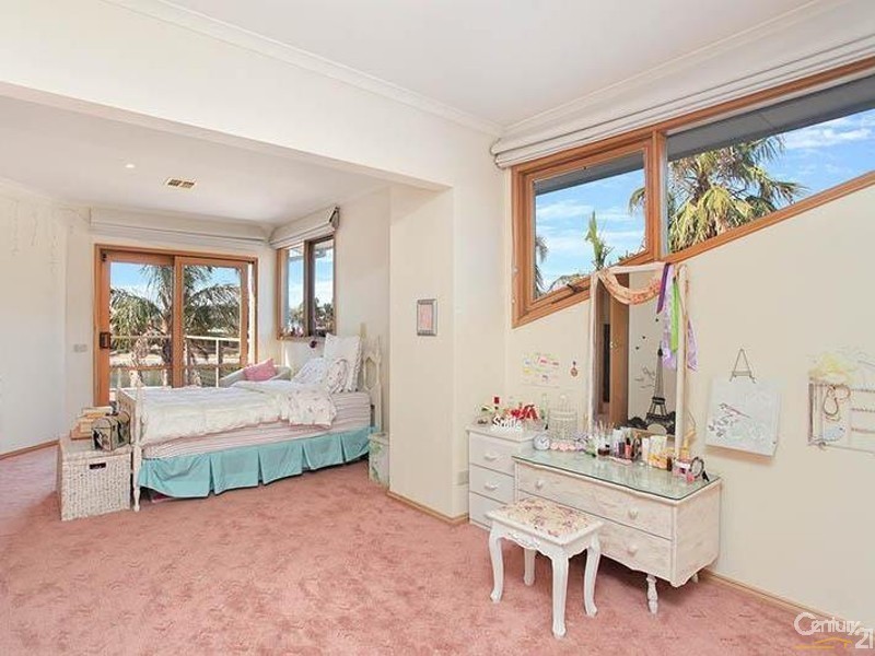 8 Cocos Court, Patterson Lakes VIC 3197