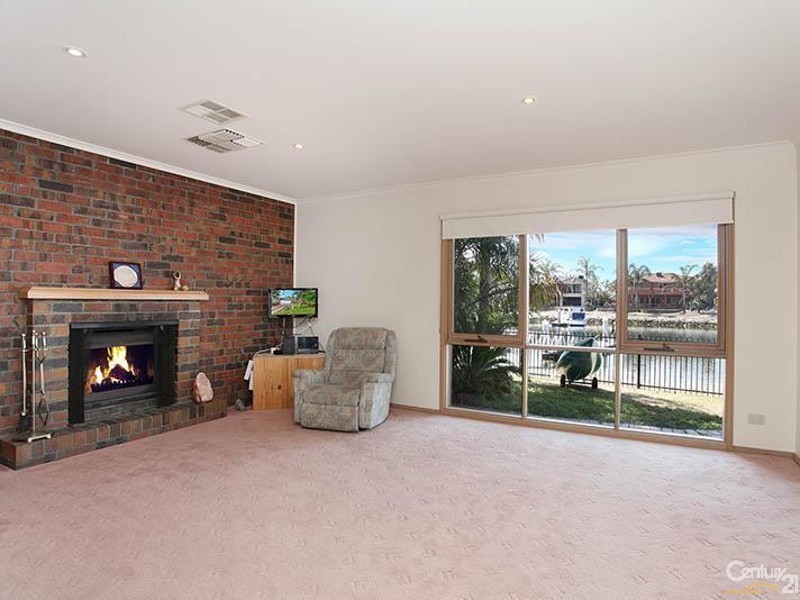 8 Cocos Court, Patterson Lakes VIC 3197