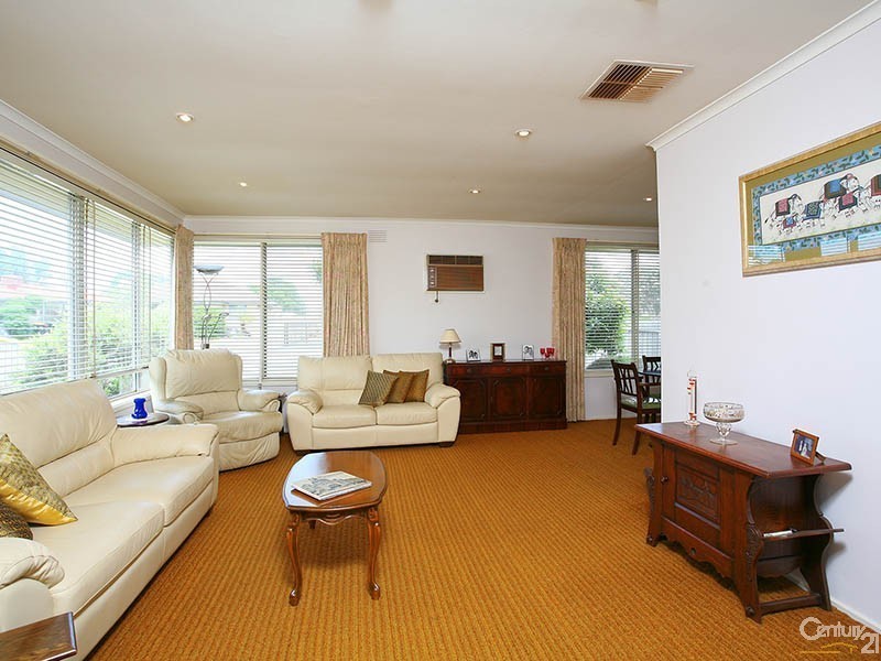 33 Second Avenue, Chelsea Heights VIC 3196