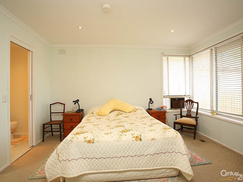 33 Second Avenue, Chelsea Heights VIC 3196