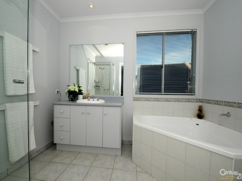 4 Stephanie Court, Patterson Lakes VIC 3197