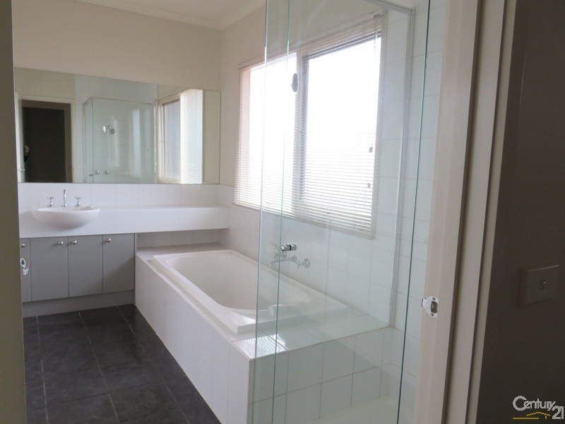 4/92-94 Gladesville Blvd, Patterson Lakes VIC 3197