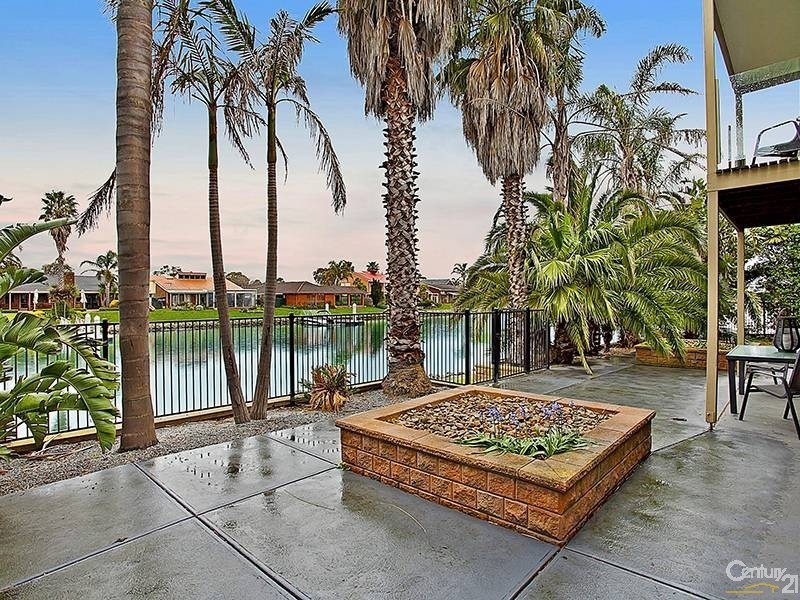 18 Long Island Point, Patterson Lakes VIC 3197