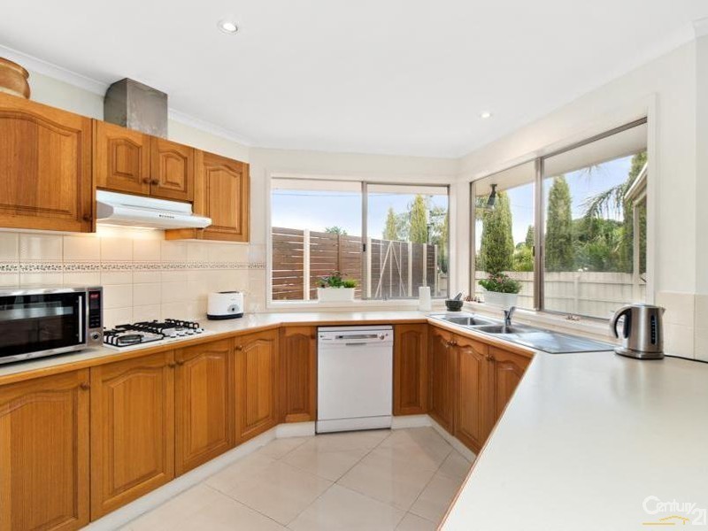 69 Rangeview Drv, Skye VIC 3977