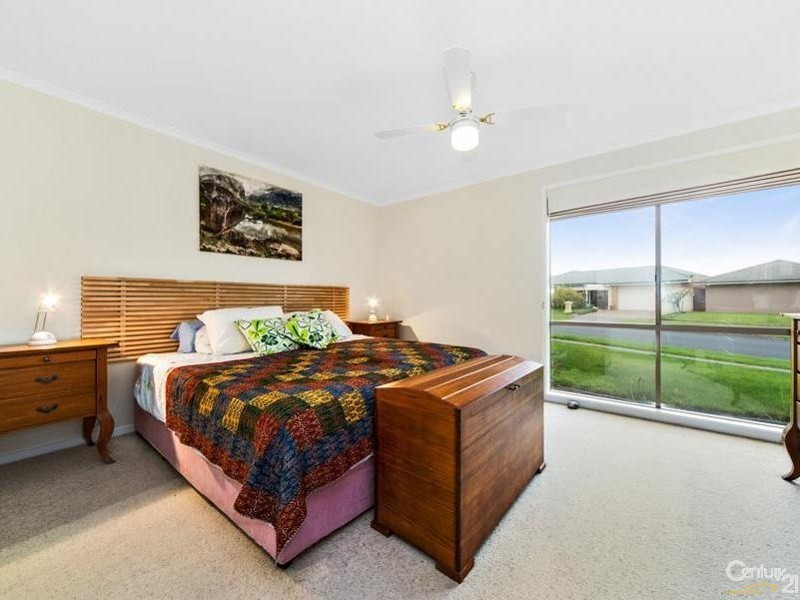 69 Rangeview Drv, Skye VIC 3977