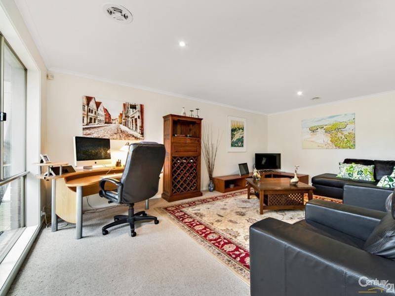 69 Rangeview Drv, Skye VIC 3977