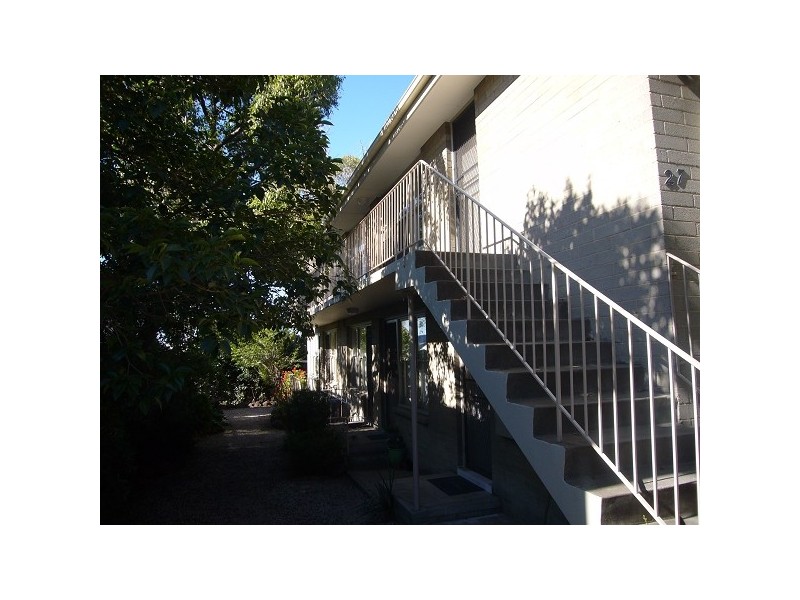 8/27 WATERLOO CRESCENT, St Kilda VIC 3182